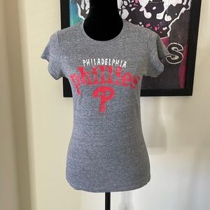 Cute 5th & Ocean Vintage Look Philadelphia Phillies Gray Tee Shirt Size Large
